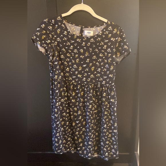 Black floral old navy dress. - Picture 1 of 6